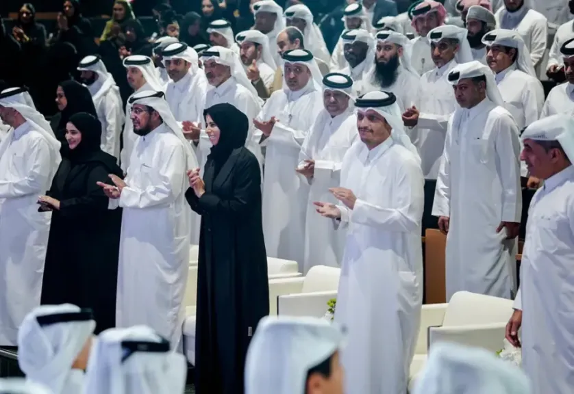 تكريم معلم يمني بجائزة ”المعلم المثالي” على مستوى دولة قطر (فيديو)